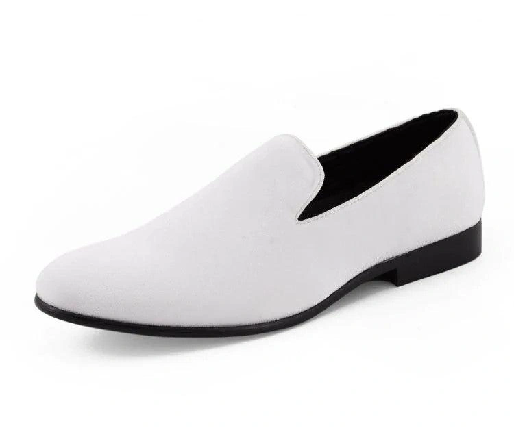 Suede blanc : l'élégance fumeuse de vos pieds, un plaisir à chaque pas.